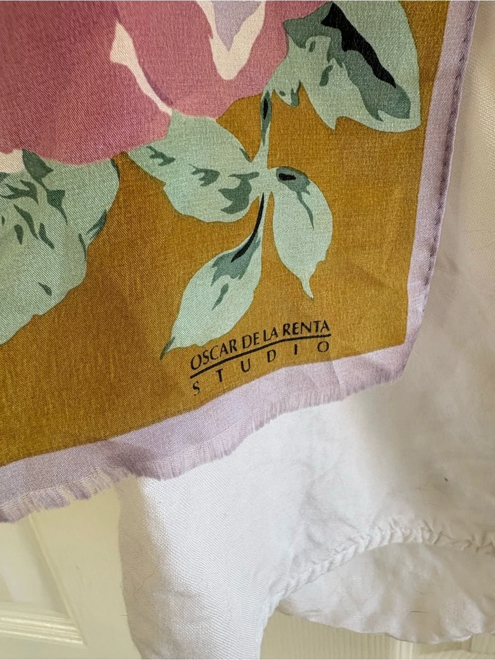 VNTG Oscar De La Renta Silk Scarf Lilac Purple White Pink Artsy Career Teacher